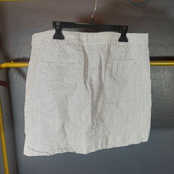 J. Crew Black Mini Pencil Skirt with Slit for Work - Picture 4 of 6